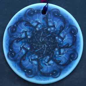 ROUND CERAMIC
ORNAMENT
GREY BLUE 1
